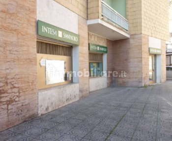 Locale commerciale in Vendita