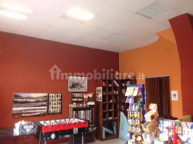 Locale commerciale in Vendita