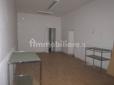 Locale commerciale in Vendita