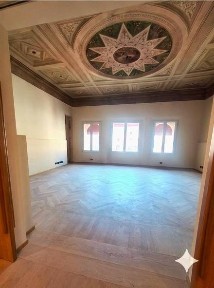 Bologna, Centro Storico, Via Clavature, 1