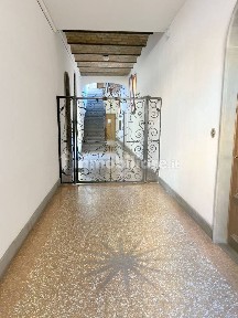 Bologna, Centro Storico, Corte De' Galluzzi, 3