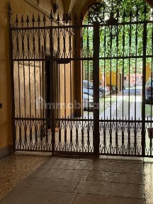 Bologna, Saragozza dentro le Mura, Via Massimo d'Azeglio, 35