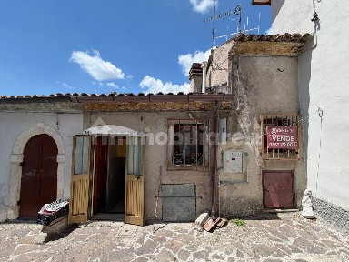 Rocca di Mezzo, Via Nusca Romolo, 11