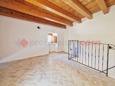 Poggio Picenze, Via Roma, 90