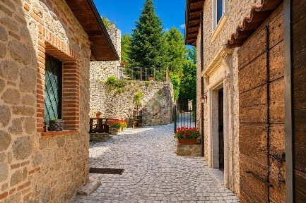 L'Aquila, Pile, Via Madonna del Ponte, 4