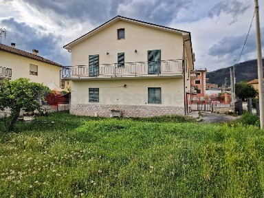 L'Aquila, Pile, Via Pratelle di Vetoio, 5