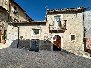 Caporciano, Via Colle Aprico, 2