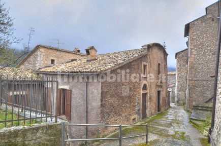 Terratetto unifamiliare via Melonia 29, Centro, Ortona dei Marsi