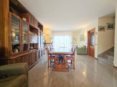 Villa a schiera 5 locali, buono stato, Centro, Lucignano