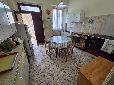 Pizzoli, Via Colle