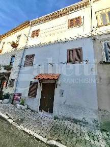 Rocca di Mezzo, Via Franco Nusca, 8