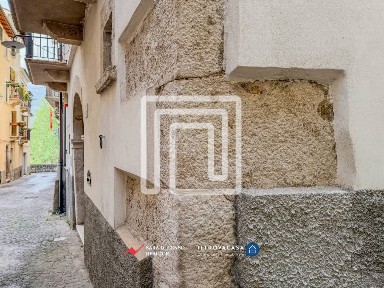 Sulmona, Via Vella, 24