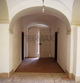 Barete, Piazza Vittorio Emanuele III, 8