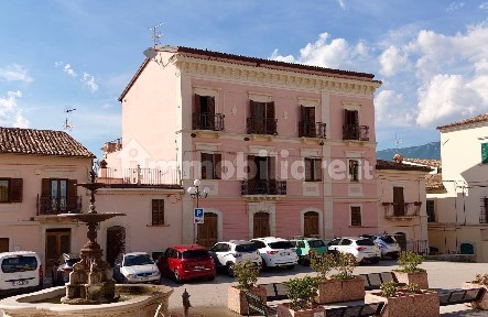Capestrano, Piazza del Mercato