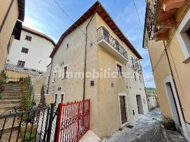 Prata d'Ansidonia, Via San Tussio