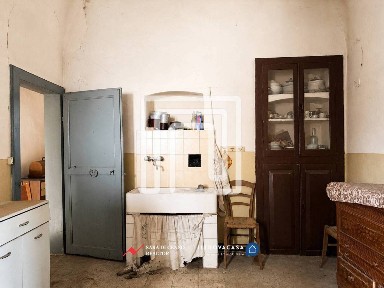 Sulmona, Via Albanese, 24