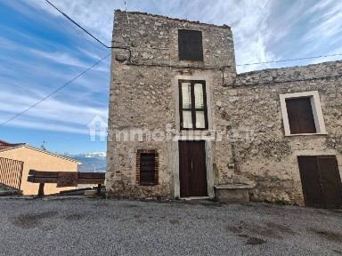 Castelvecchio Calvisio, Via della Mora, 5