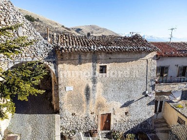 Santo Stefano di Sessanio, Via Cesare Battisti