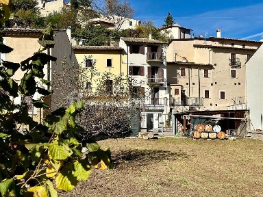 Caporciano, Via del Peschione, 10