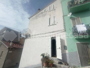Ateleta, Via Roma, 17