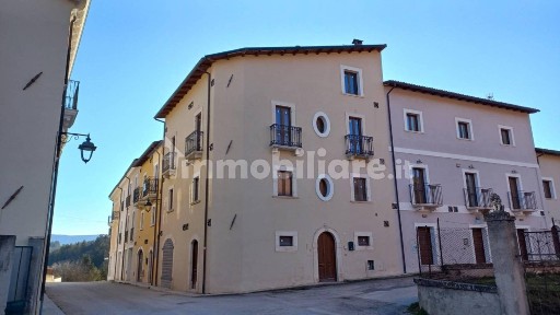 San Pio delle Camere, Via San Silvestro, 1