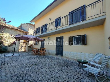Terratetto unifamiliare 130 m², buono stato, Rocca Santo Stefano, Tornimparte