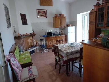 San Vincenzo Valle Roveto, Via delle Rose