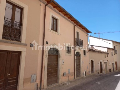 Fontecchio, Via Roma