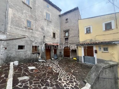 Ovindoli, Via Monumento dell'Alpino