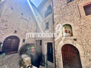 Fontecchio, Via Roma, 19