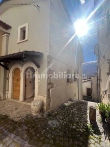 Rocca di Mezzo, Via Tramontana, 11