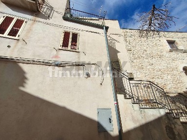 Prata d'Ansidonia, Via LAuretana, 15
