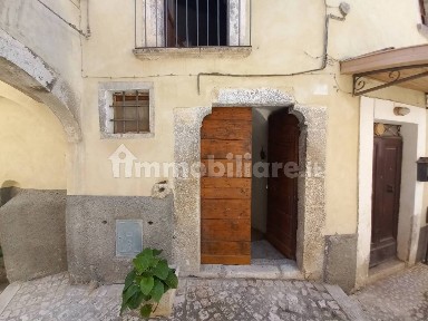 Fontecchio, Via Roma