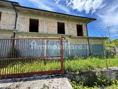 Capistrello, Via Canistro