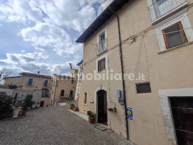 San Pio delle Camere, Via Trento