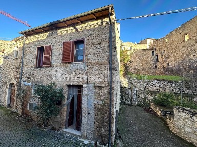 Villa Santa Lucia degli Abruzzi, Via Dante Alighieri