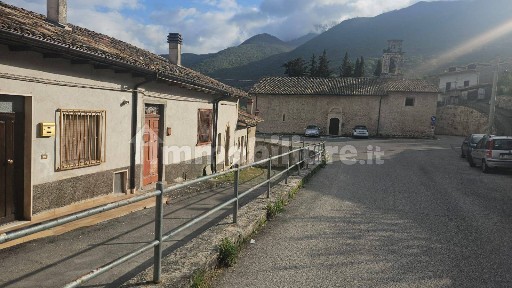 Secinaro, Via della Madonna