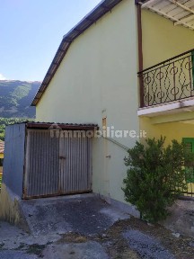 Tornimparte, Via Comunale, 22