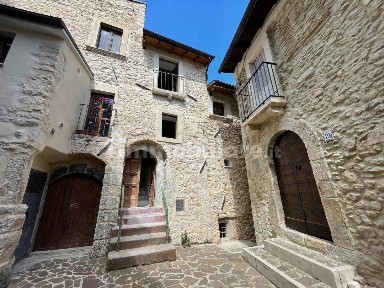 Terratetto unifamiliare via discesa dal Colle snc, Fontecchio