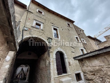 Castelvecchio Calvisio, Via Trapassati