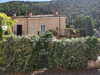 Terratetto unifamiliare via Tripoli, Centro, Introdacqua