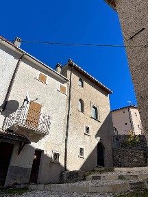 Terratetto unifamiliare largo Bucci, Centro, Rocca di Mezzo