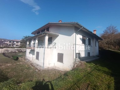 Terratetto plurifamiliare 500 m², ottimo stato, Cagnano Amiterno