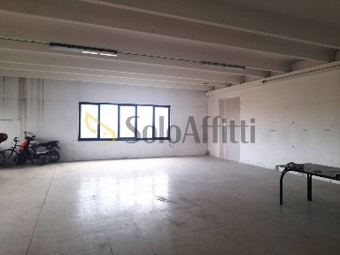 Capannone in Affitto