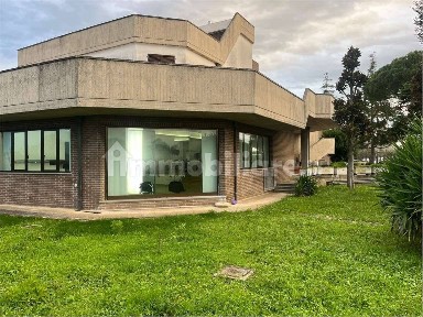 Capannone in Affitto