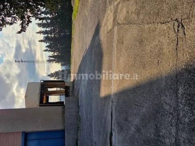 Capannone in Affitto