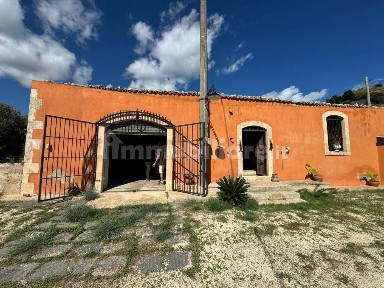 Casale via Petrara, Avola