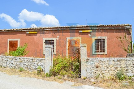 Casale, da ristrutturare, 400 m², Centro, Noto