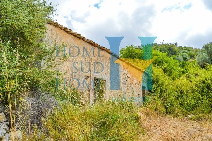 Rustico, da ristrutturare, 100140 m², Centro, Noto