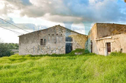 Masseria, da ristrutturare, 250 m², Centro, Noto